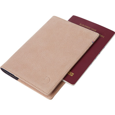 Image of Decoded Leather Passport Holder Rosé